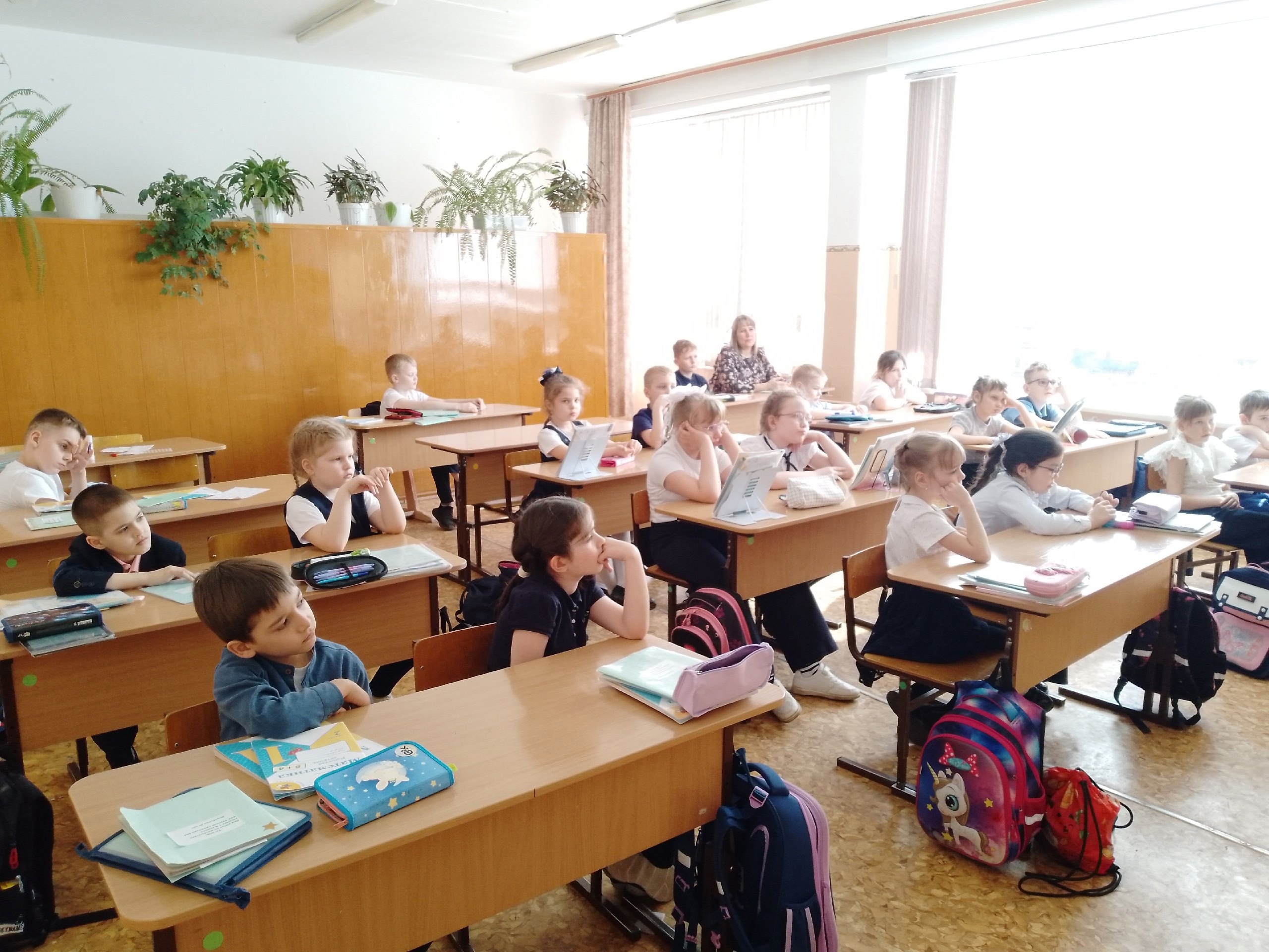 Работники районной библиотеки провели для учащихся 1-а класса мероприятие &amp;quot;Куклы военных лет&amp;quot;.